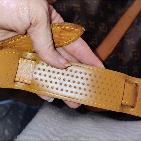Louis Vuitton Monogram Bandoulier Keepall 55 - Picture 15 of 16